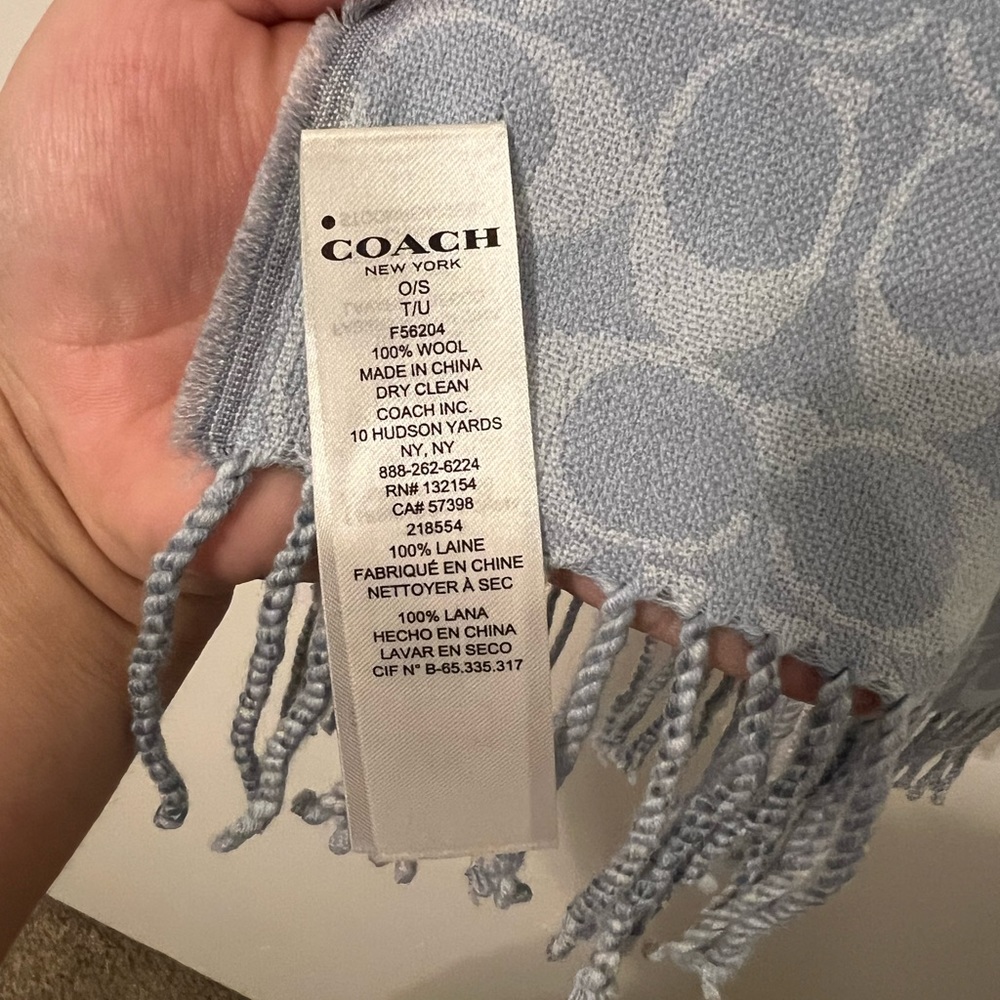 New COACH scarf - Picture 3 of 4